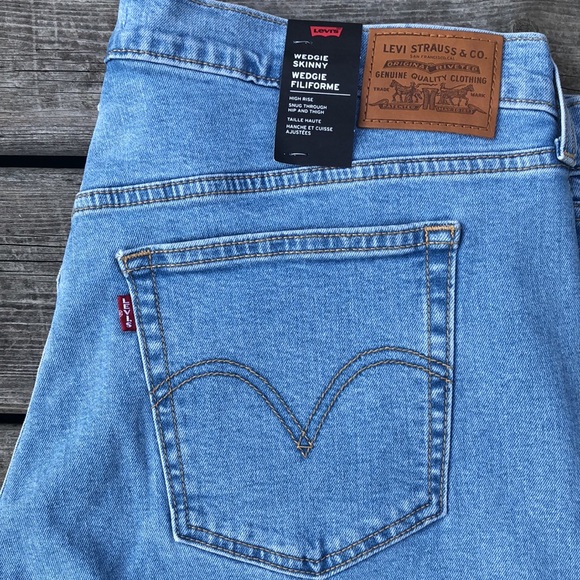 Stretchy High-Waisted Wedgie Skinny Jean - Levi's - Picture 14 of 16